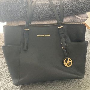 Michael Kors Jet Set Top-Zip Saffiaan Leather Tote in Black - 30F2GTTT8L